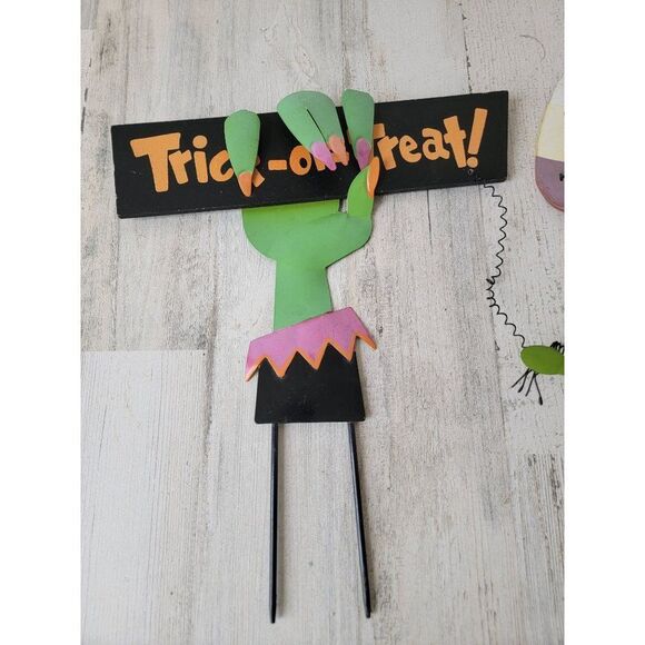 Trick treat Halloween lawn Decor sign witch candy corn set - Picture 2 of 10